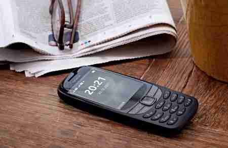 El legendario Nokia 6310 regresa como un móvil básico con semanas de autonomía y ligeramente adaptado a estos tiempos
