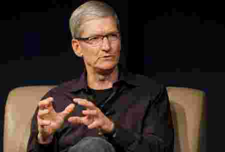 Tim Cook compara el 'sideloading' de Android con ir en un coche sin airbag ni cinturón de seguridad